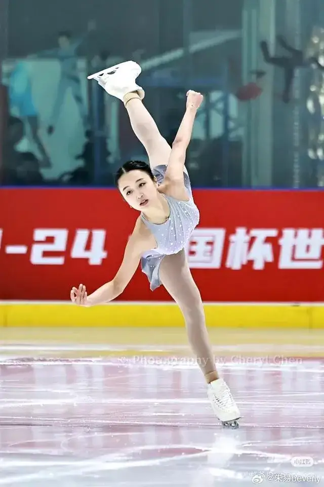 包含精湛技艺：亚洲球队在赛场上的华丽表演的词条